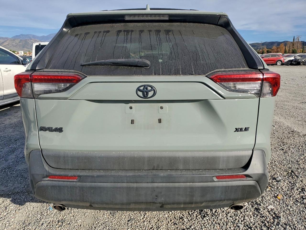 2022 TOYOTA RAV4 XLE PREMIUM photo 6