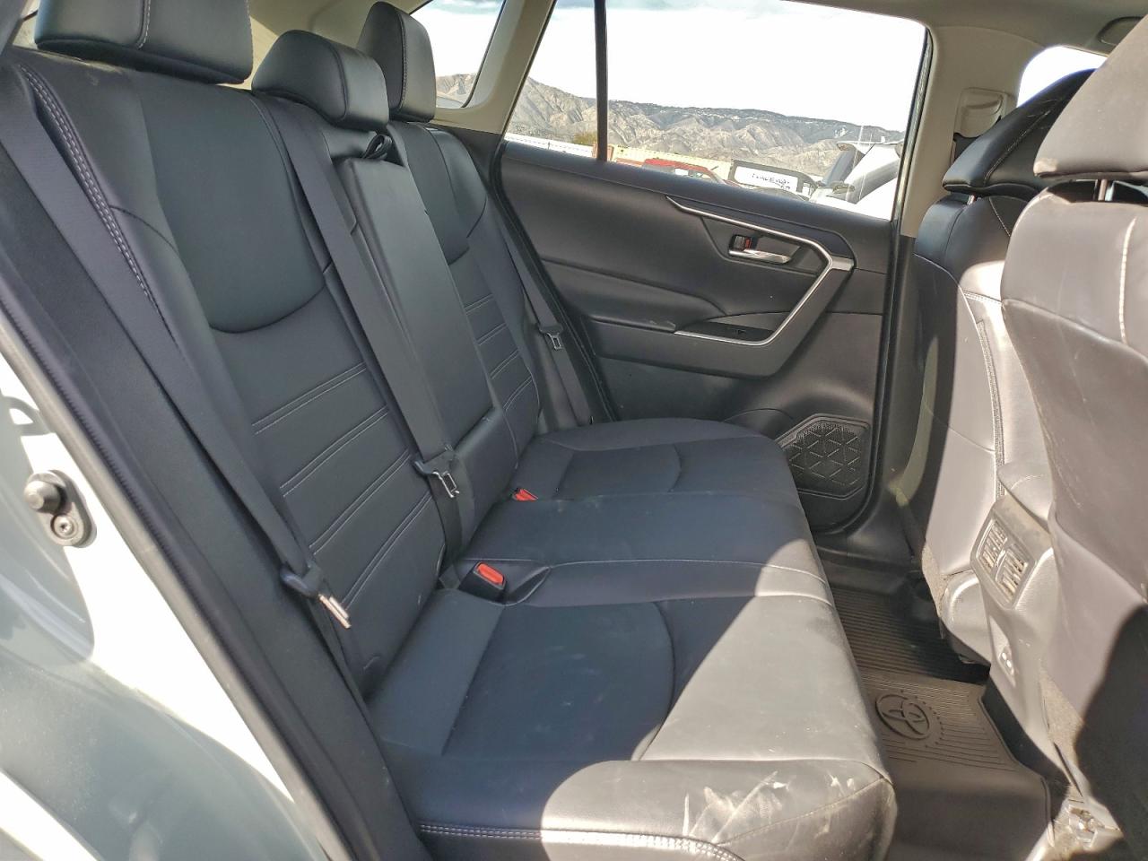 2022 TOYOTA RAV4 XLE PREMIUM photo 11