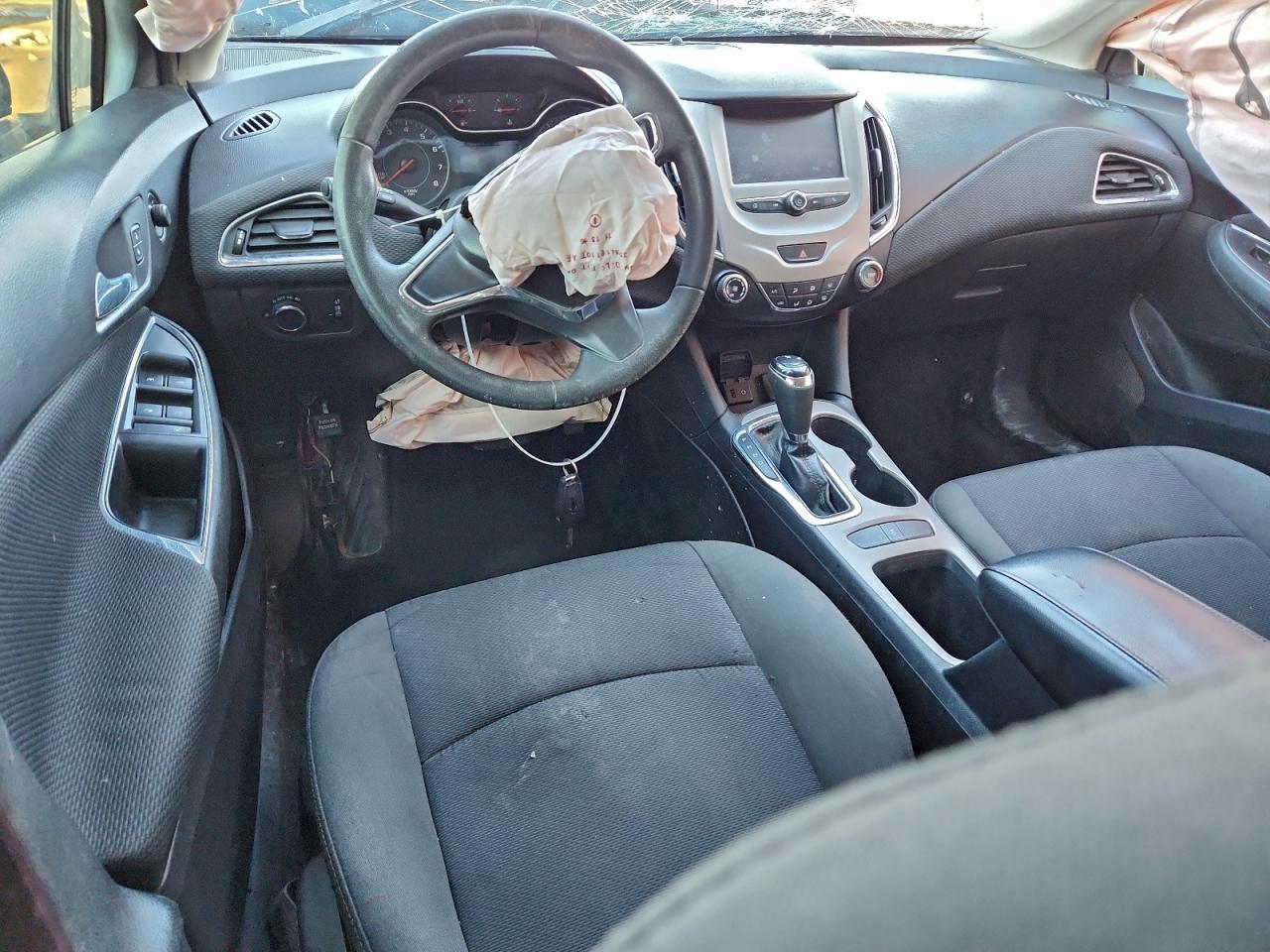 2017 CHEVROLET CRUZE LS photo 8