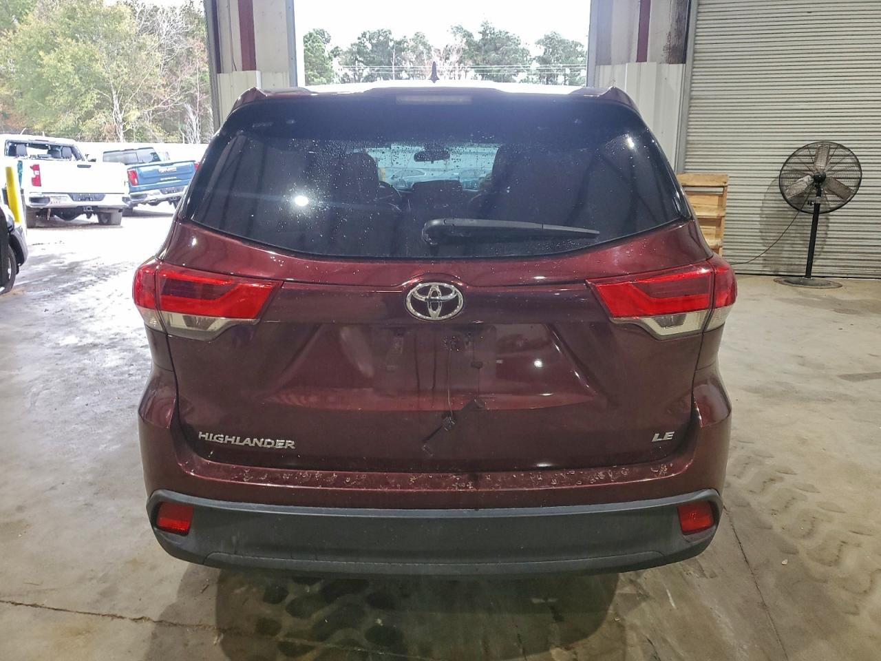 2018 TOYOTA HIGHLANDER LE photo 6