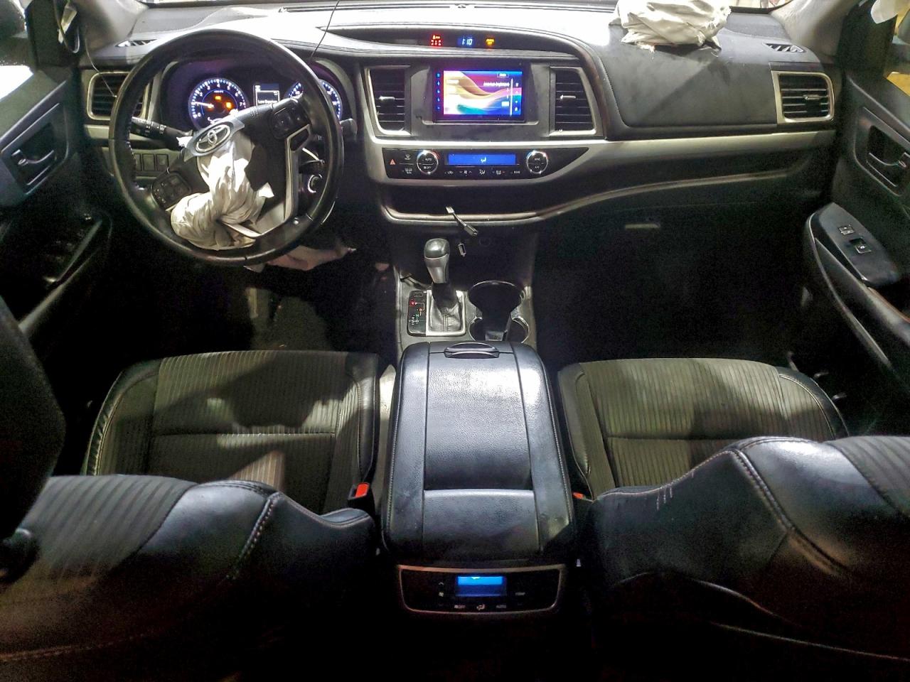 2018 TOYOTA HIGHLANDER LE photo 8