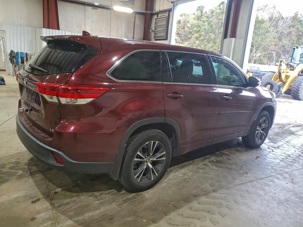 2018 TOYOTA HIGHLANDER LE photo 3