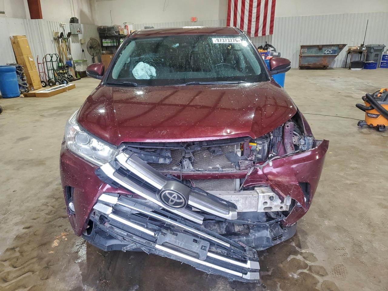 2018 TOYOTA HIGHLANDER LE photo 5
