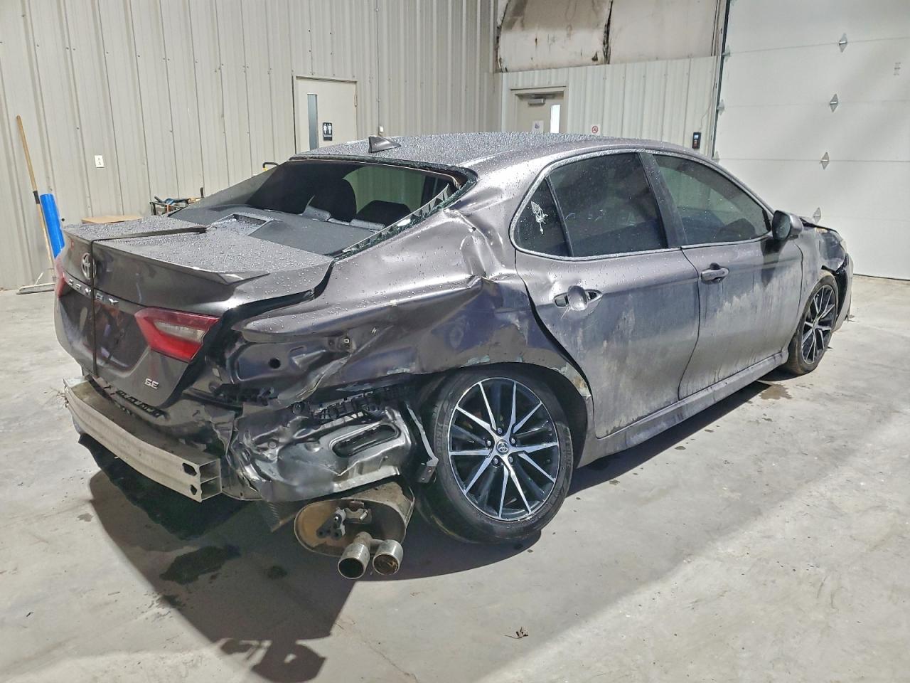 2021 TOYOTA CAMRY SE photo 3