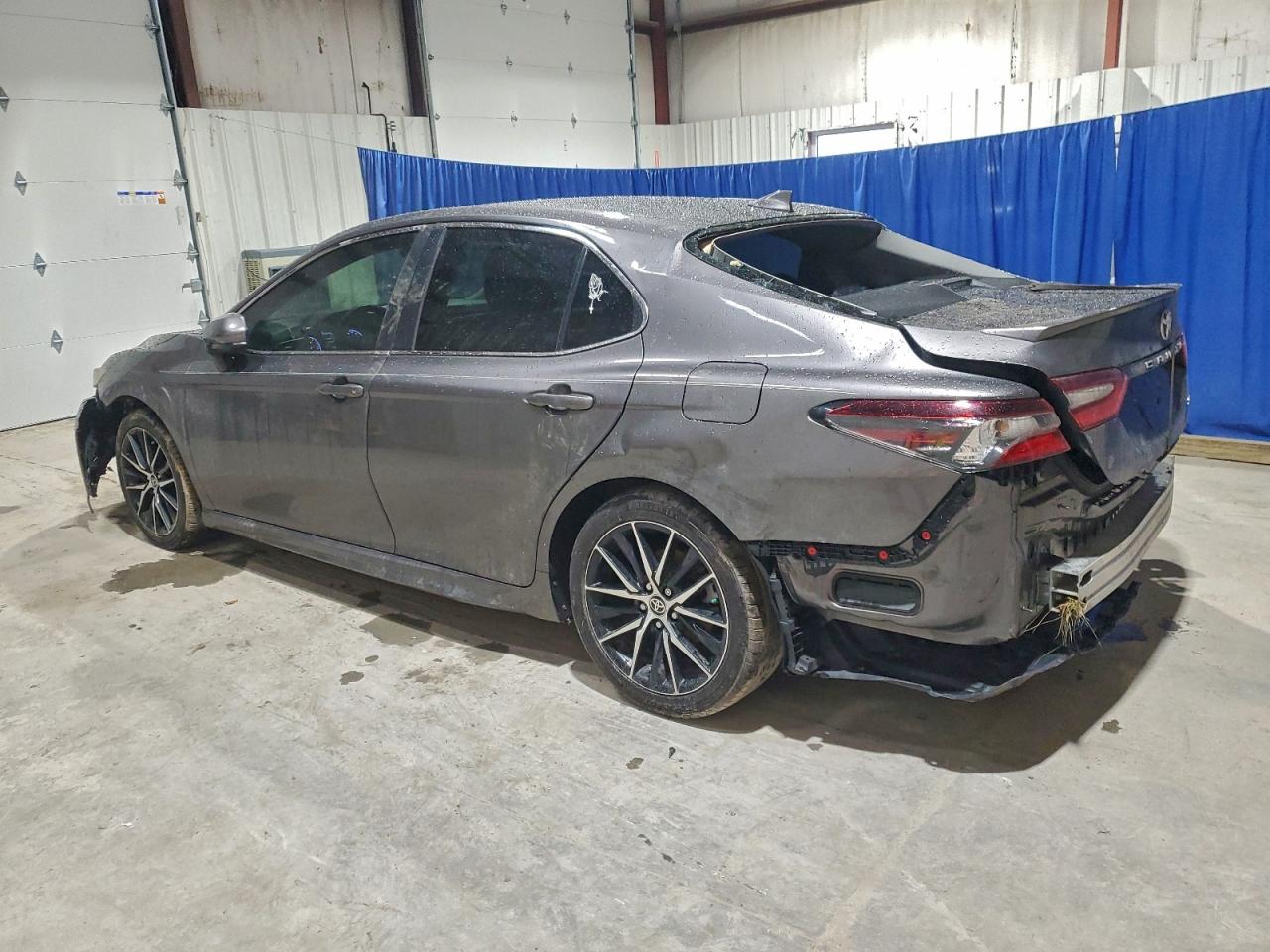 2021 TOYOTA CAMRY SE photo 2