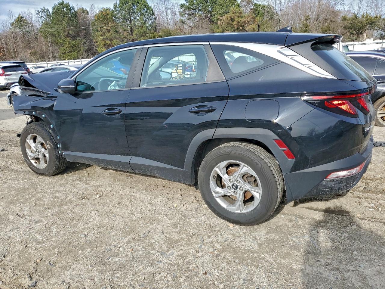 2022 HYUNDAI TUCSON SE photo 2