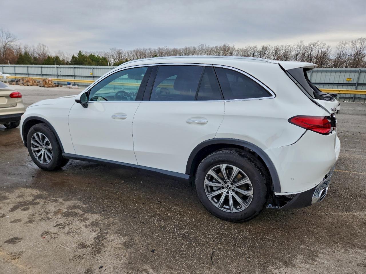 2025 MERCEDES-BENZ GLC 300 4MATIC photo 2