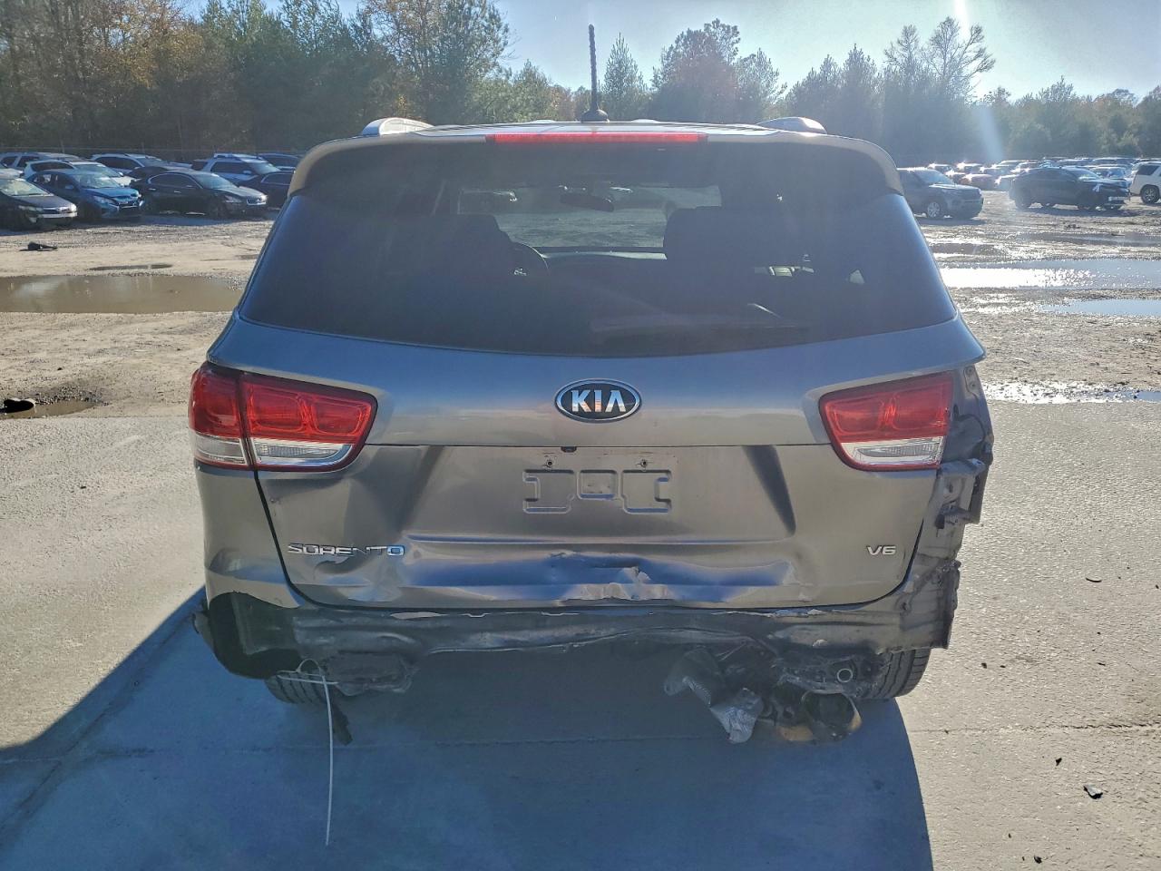 2016 KIA SORENTO LX photo 6