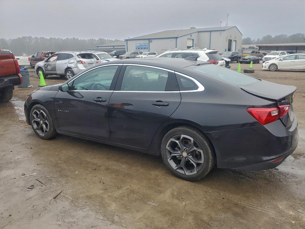 2023 CHEVROLET MALIBU LT photo 3