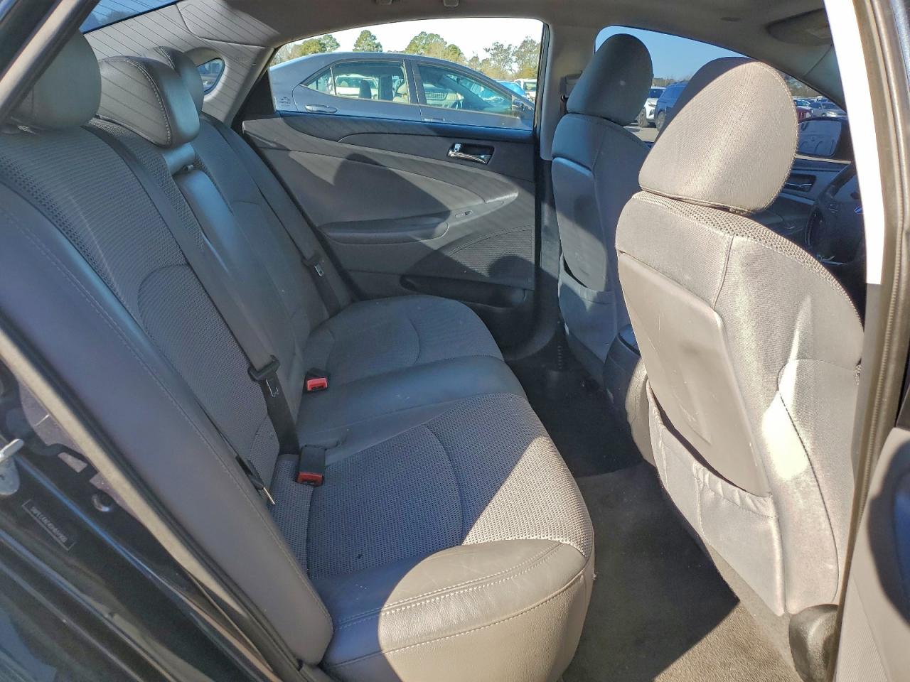 2013 HYUNDAI SONATA SE photo 28