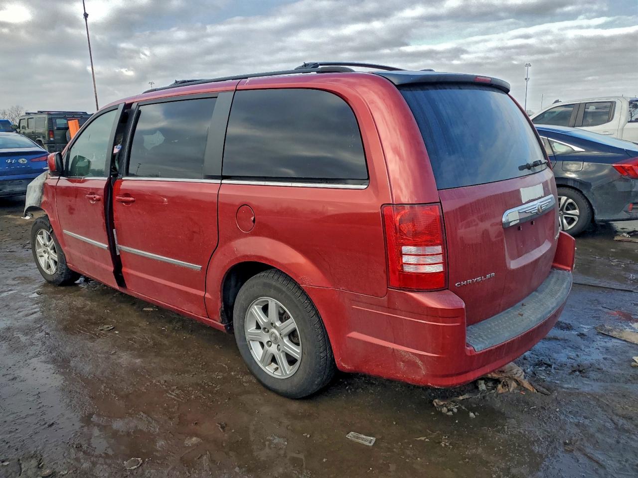2010 CHRYSLER TOWN & COUNTRY TOURING photo 2