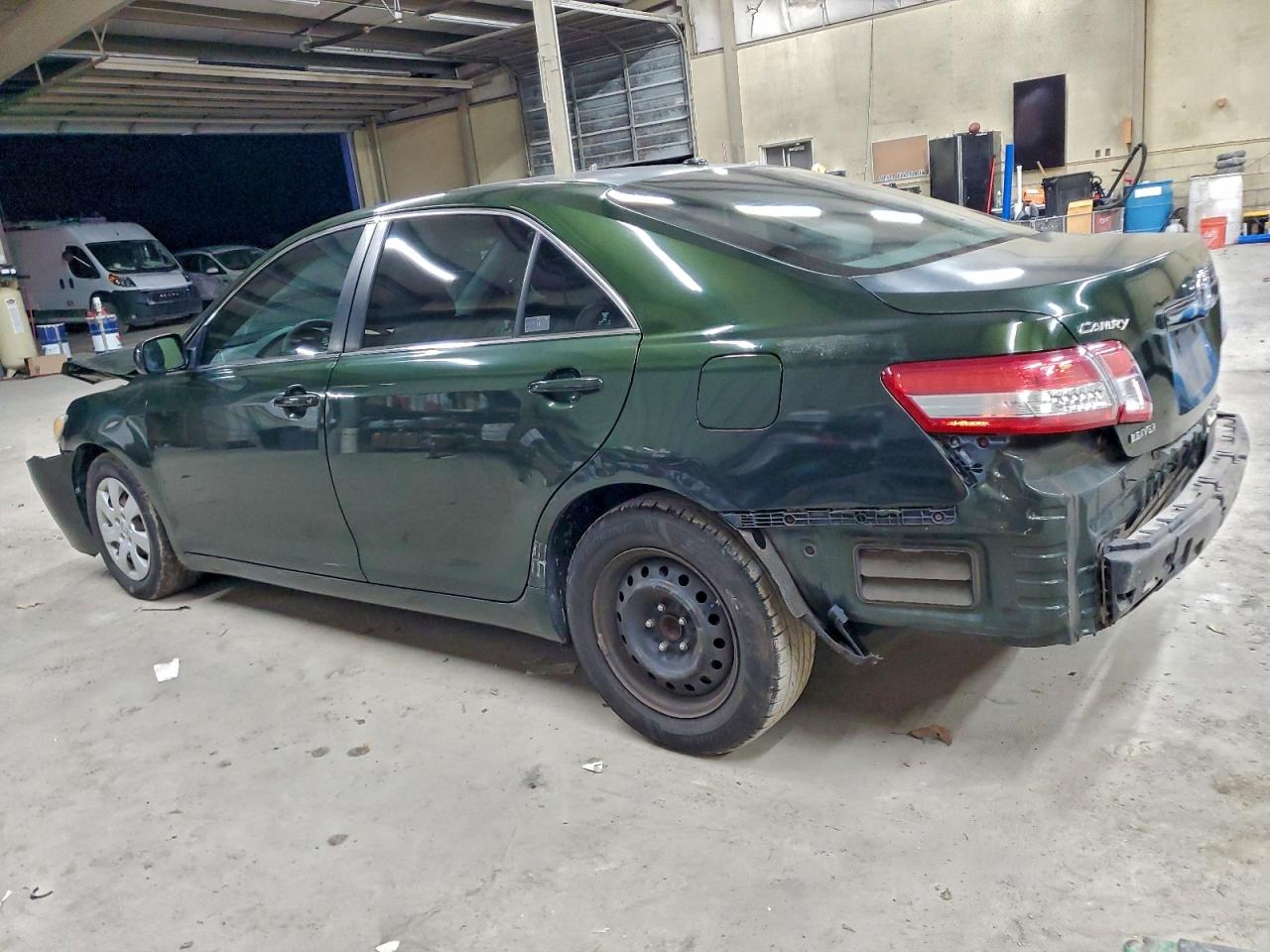 2011 TOYOTA CAMRY BASE photo 3