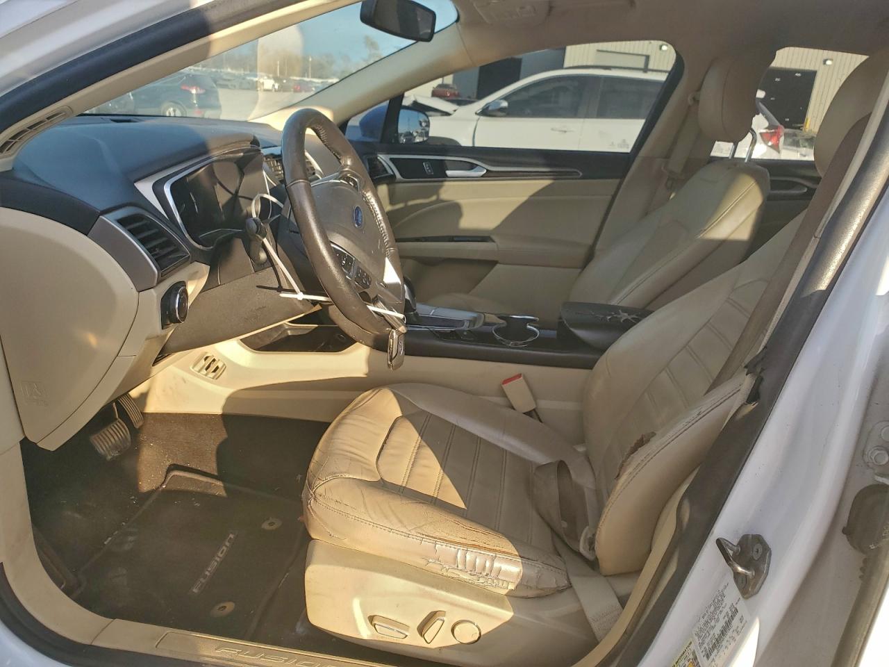 2014 FORD FUSION SE photo 19