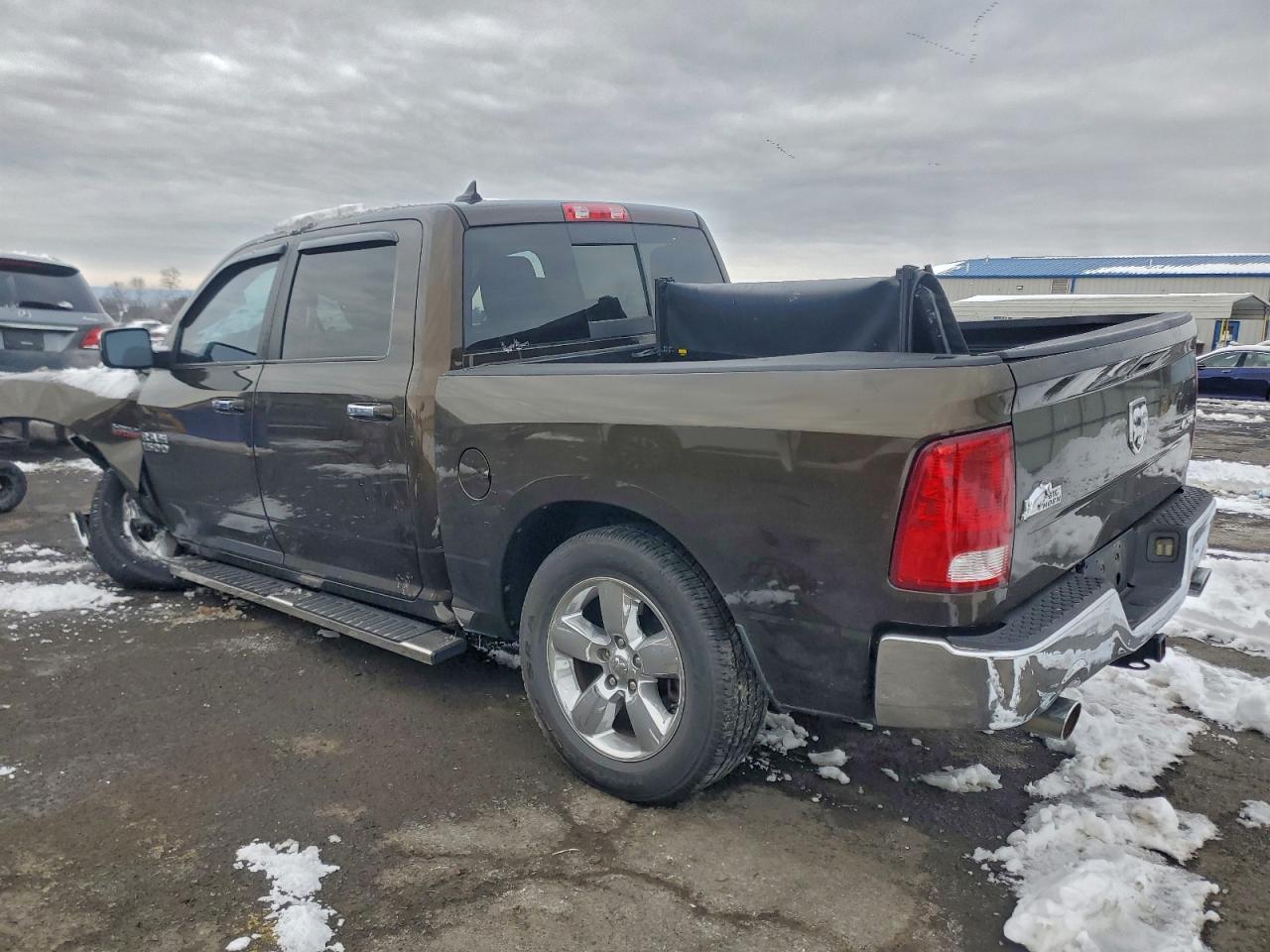 2014 RAM 1500 SLT photo 2