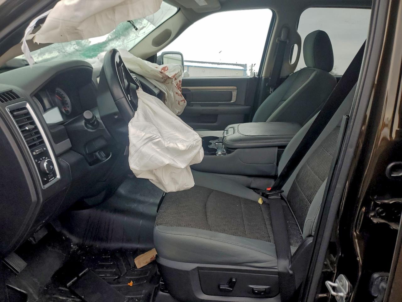 2014 RAM 1500 SLT photo 7