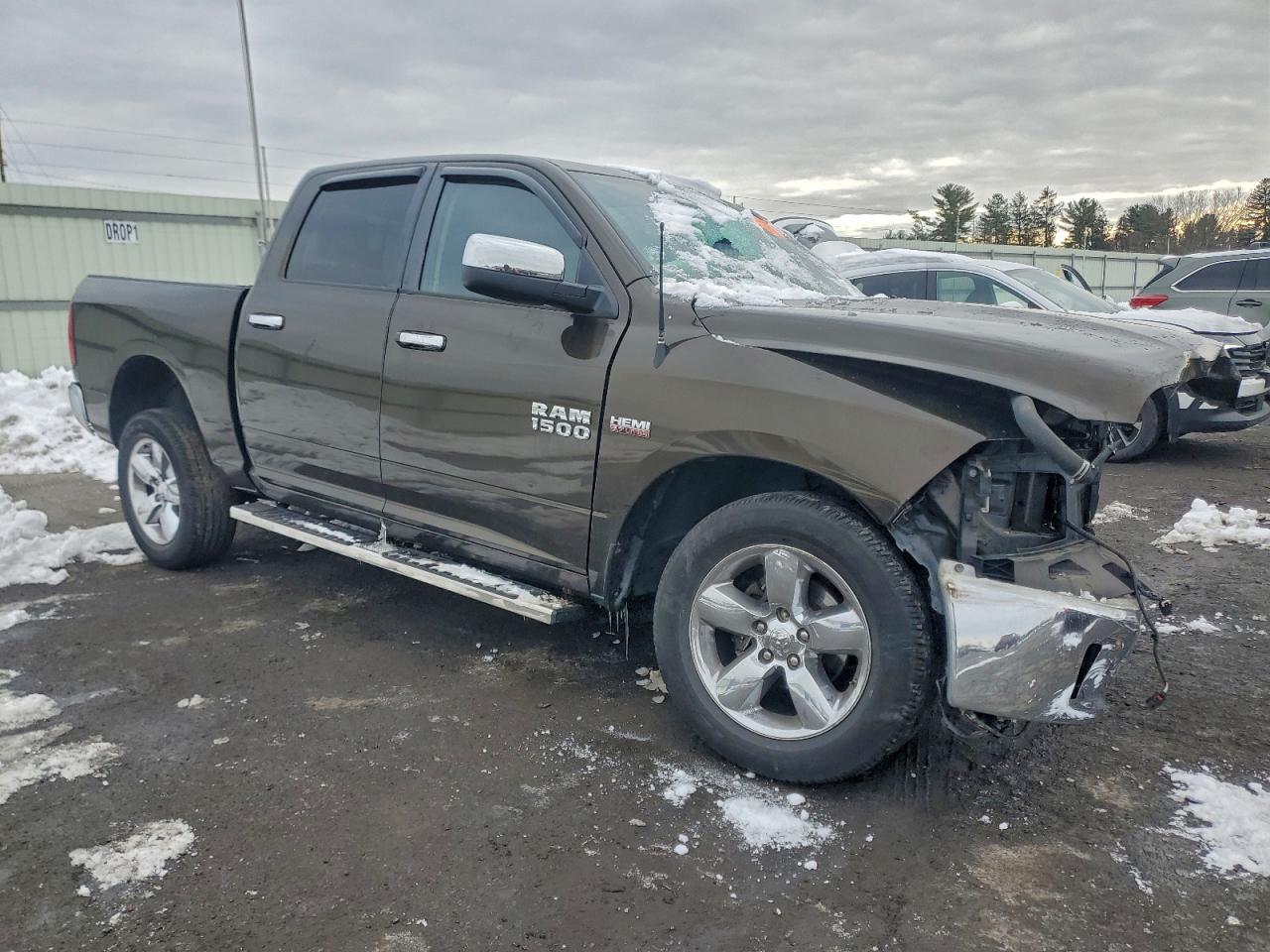 2014 RAM 1500 SLT photo 4