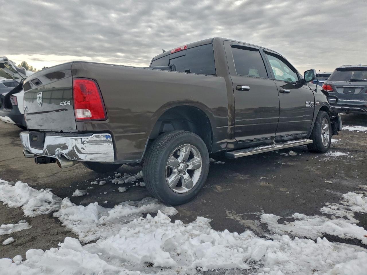 2014 RAM 1500 SLT photo 3