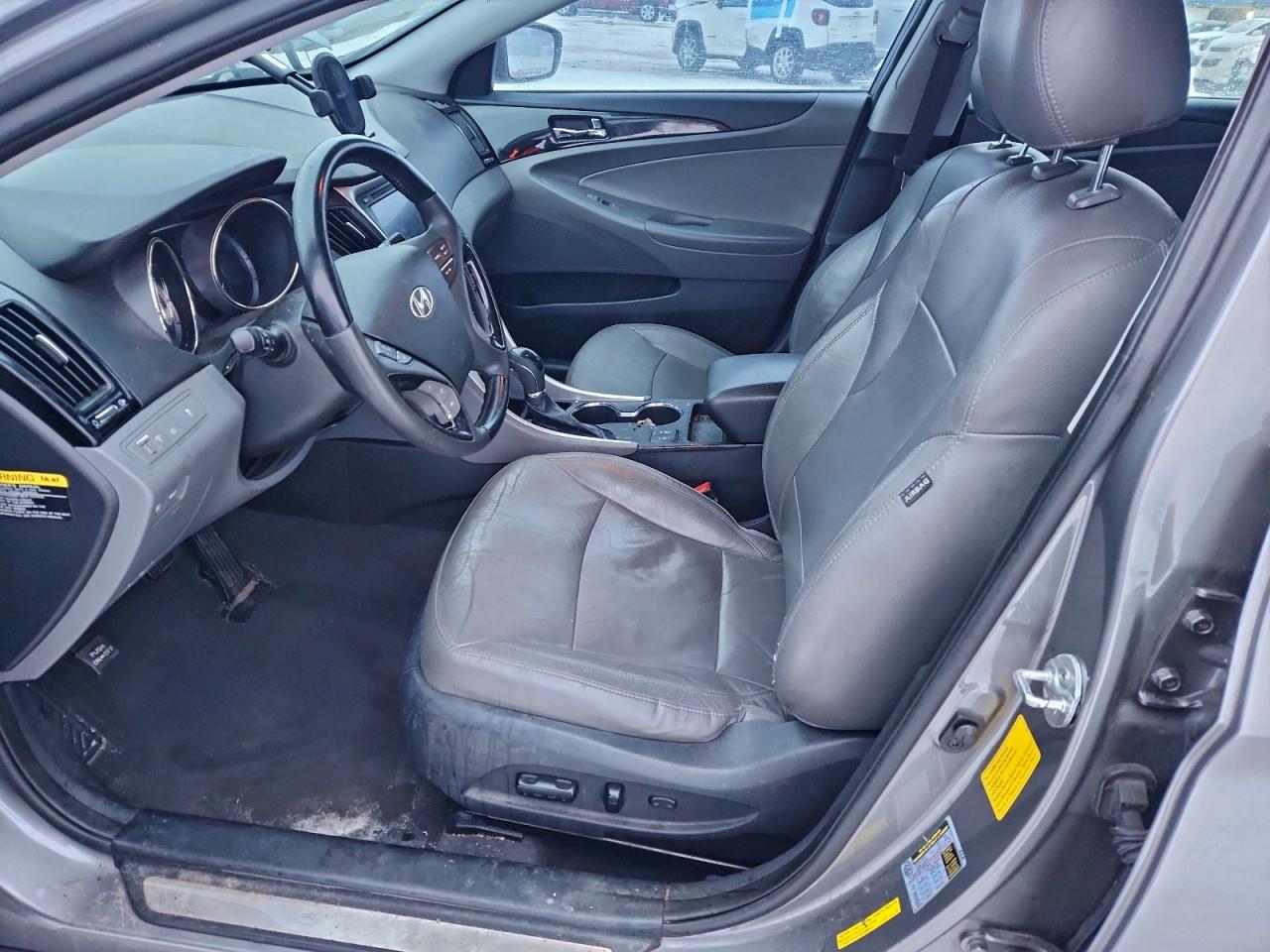 2013 HYUNDAI SONATA SE photo 13