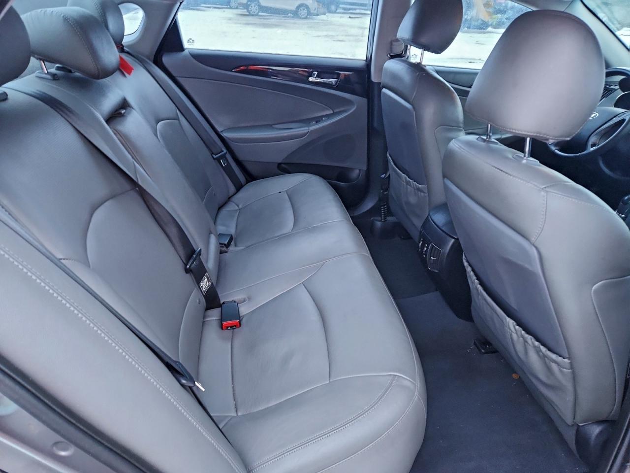 2013 HYUNDAI SONATA SE photo 19