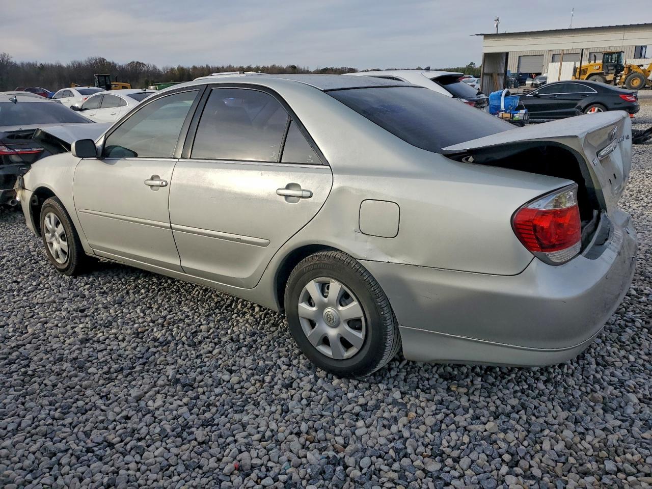 2006 TOYOTA CAMRY LE photo 2