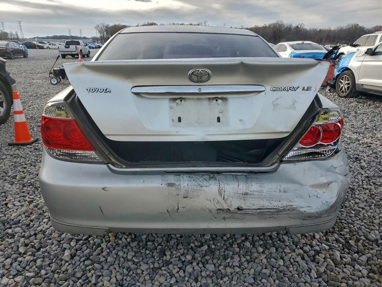 2006 TOYOTA CAMRY LE photo 6
