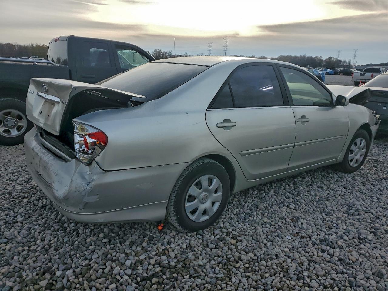 2006 TOYOTA CAMRY LE photo 3