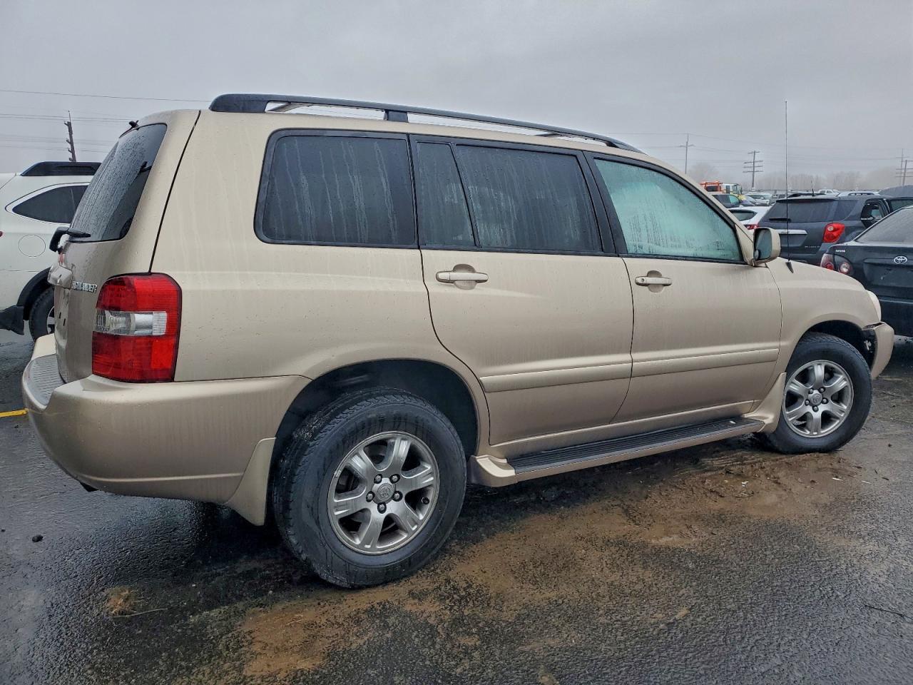 2004 TOYOTA HIGHLANDER photo 3