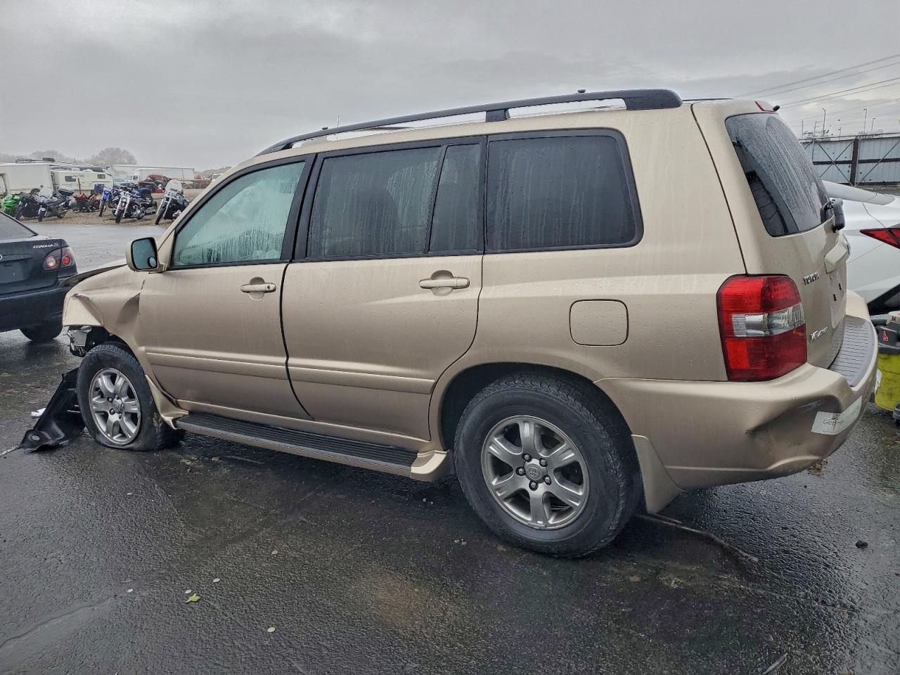 2004 TOYOTA HIGHLANDER photo 2