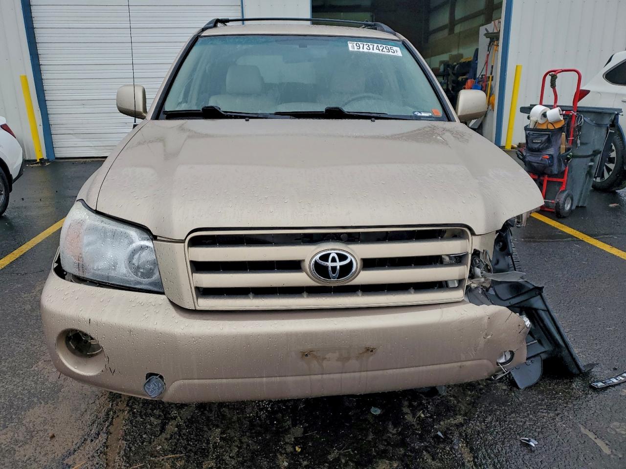 2004 TOYOTA HIGHLANDER photo 5