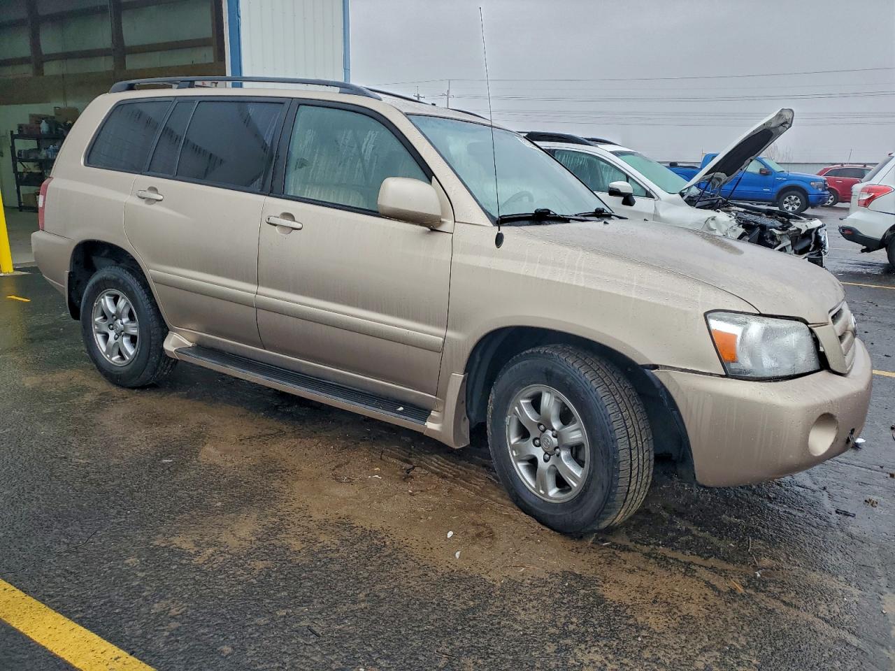 2004 TOYOTA HIGHLANDER photo 4