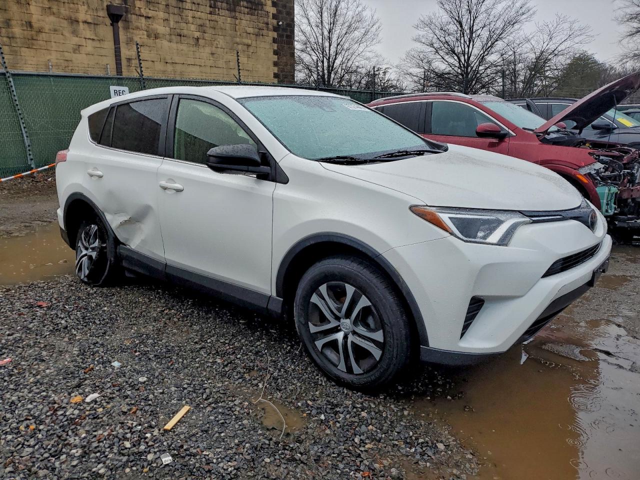 2018 TOYOTA RAV4 LE photo 4