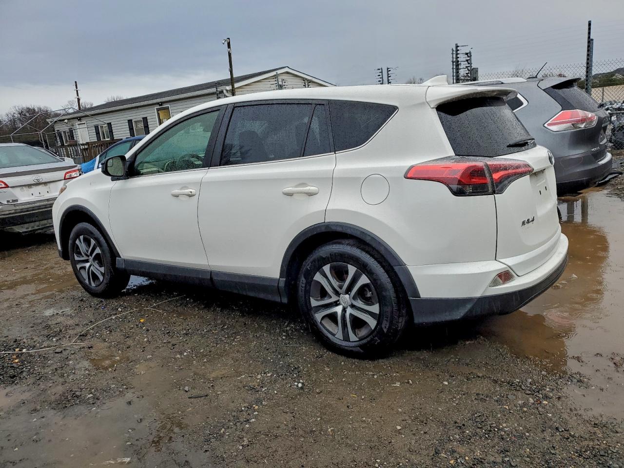2018 TOYOTA RAV4 LE photo 2