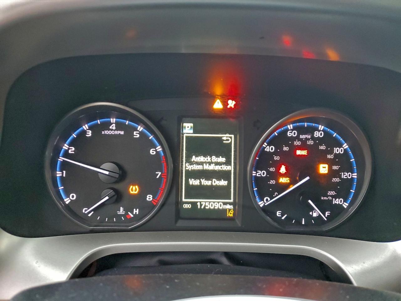 2018 TOYOTA RAV4 LE photo 9