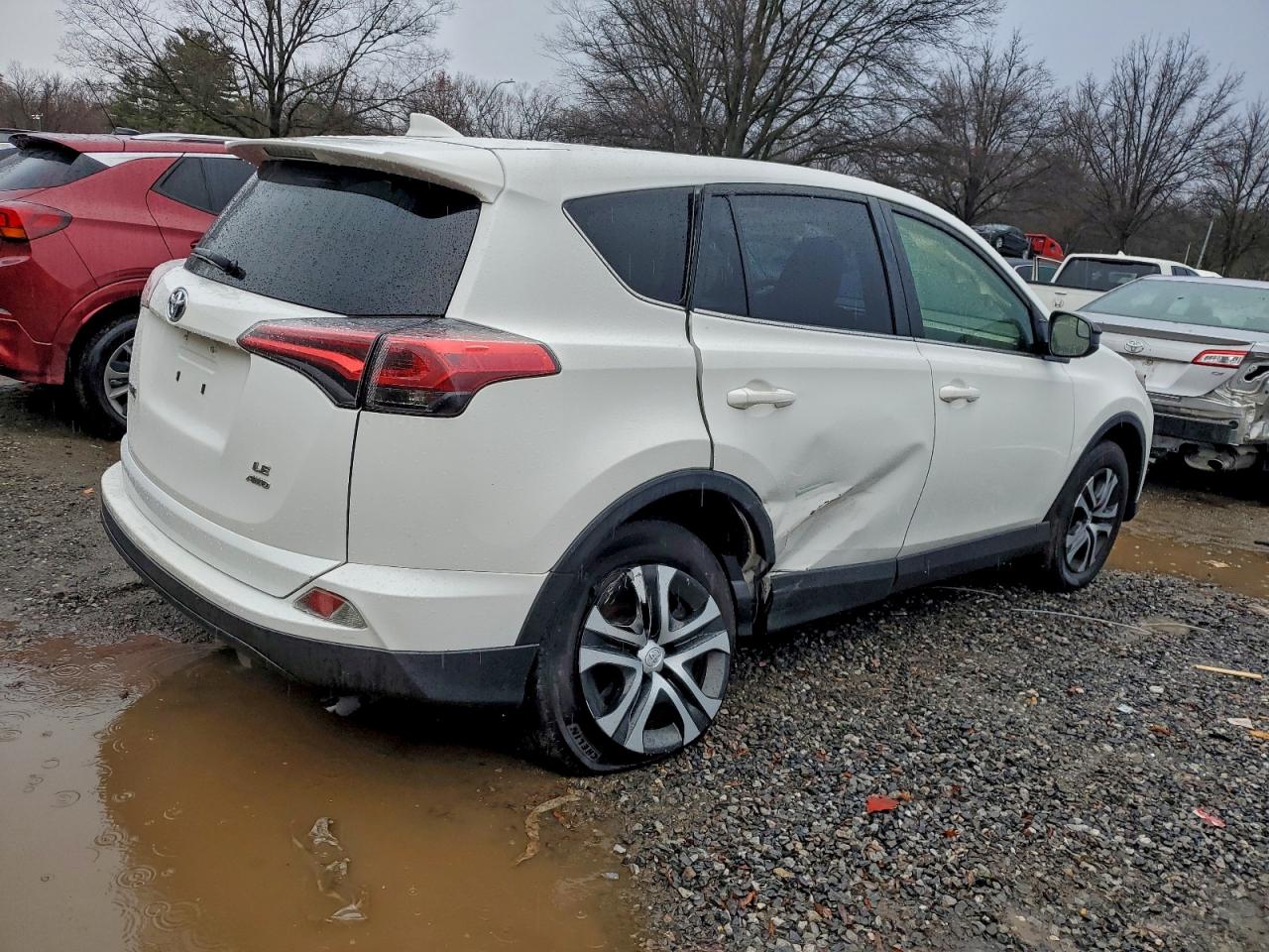 2018 TOYOTA RAV4 LE photo 3