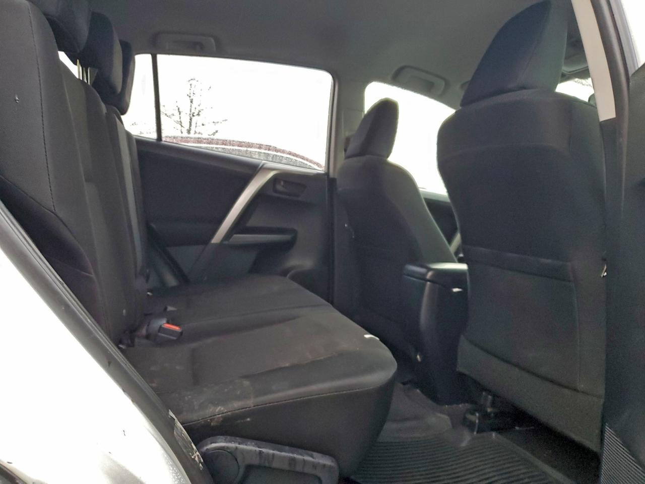 2018 TOYOTA RAV4 LE photo 10