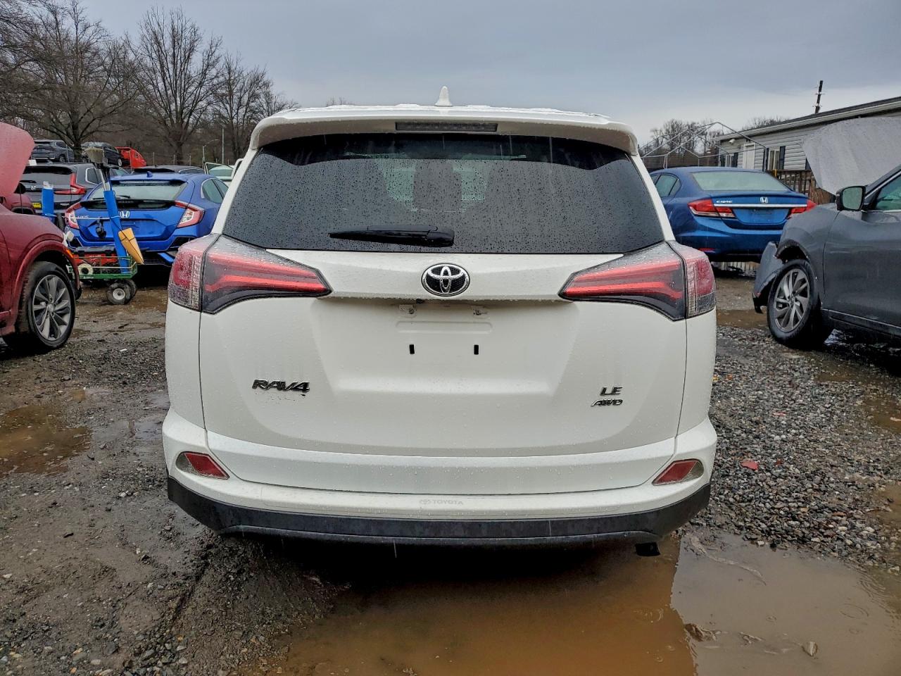 2018 TOYOTA RAV4 LE photo 6