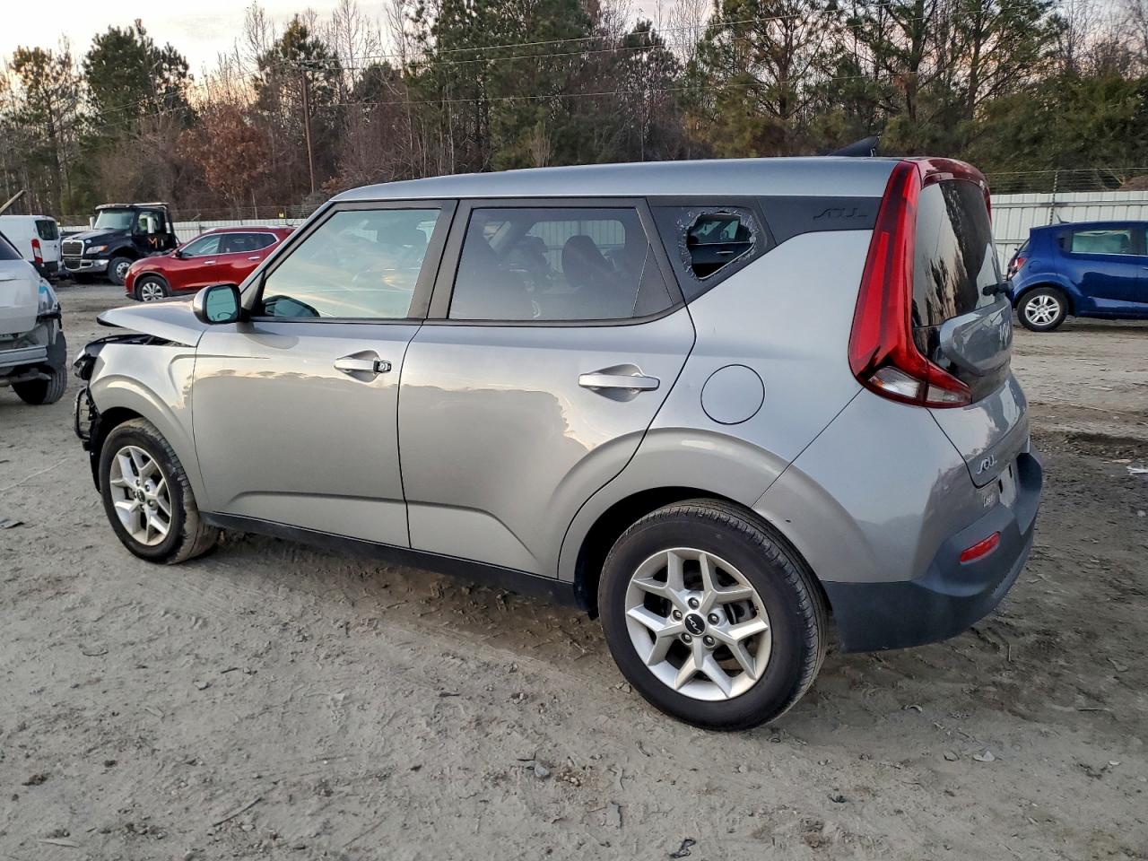 2022 KIA SOUL LX photo 2