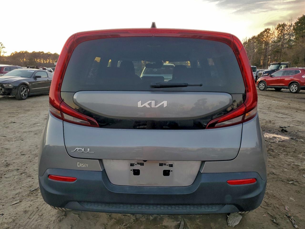 2022 KIA SOUL LX photo 6