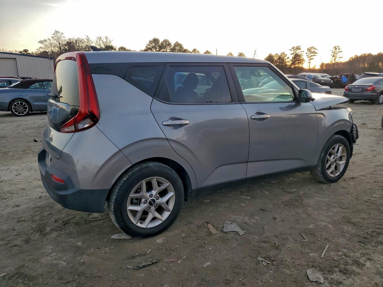 2022 KIA SOUL LX photo 3
