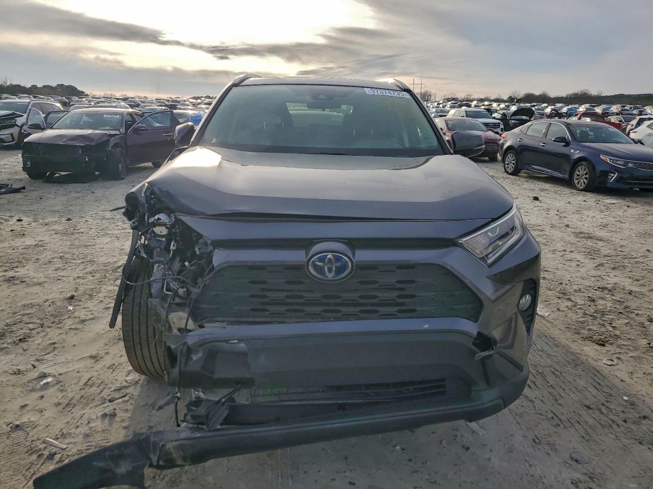 2021 TOYOTA RAV4 XLE photo 5