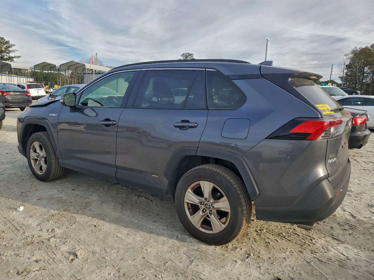 2021 TOYOTA RAV4 XLE photo 2