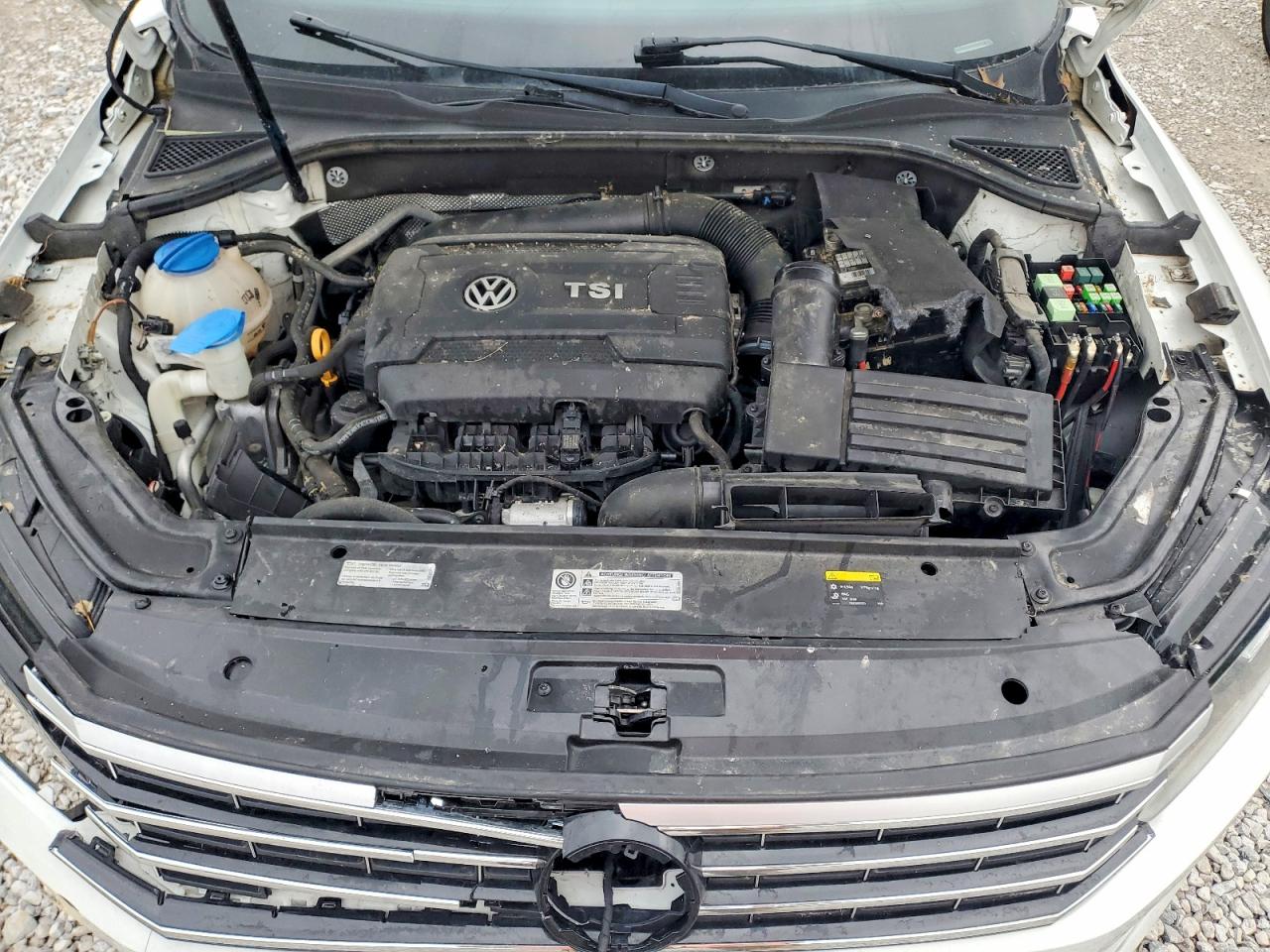 2017 VOLKSWAGEN PASSAT S photo 11