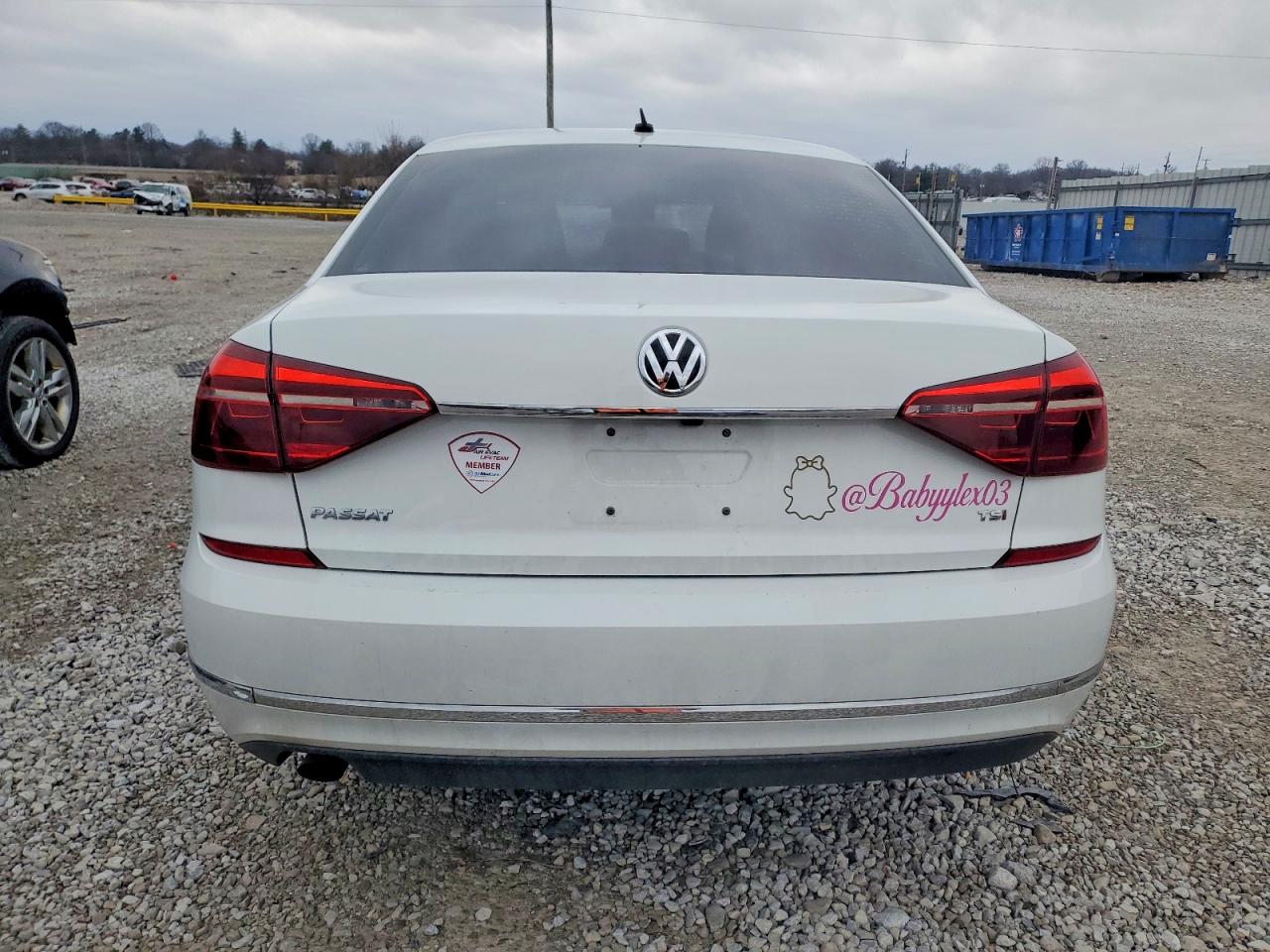 2017 VOLKSWAGEN PASSAT S photo 6