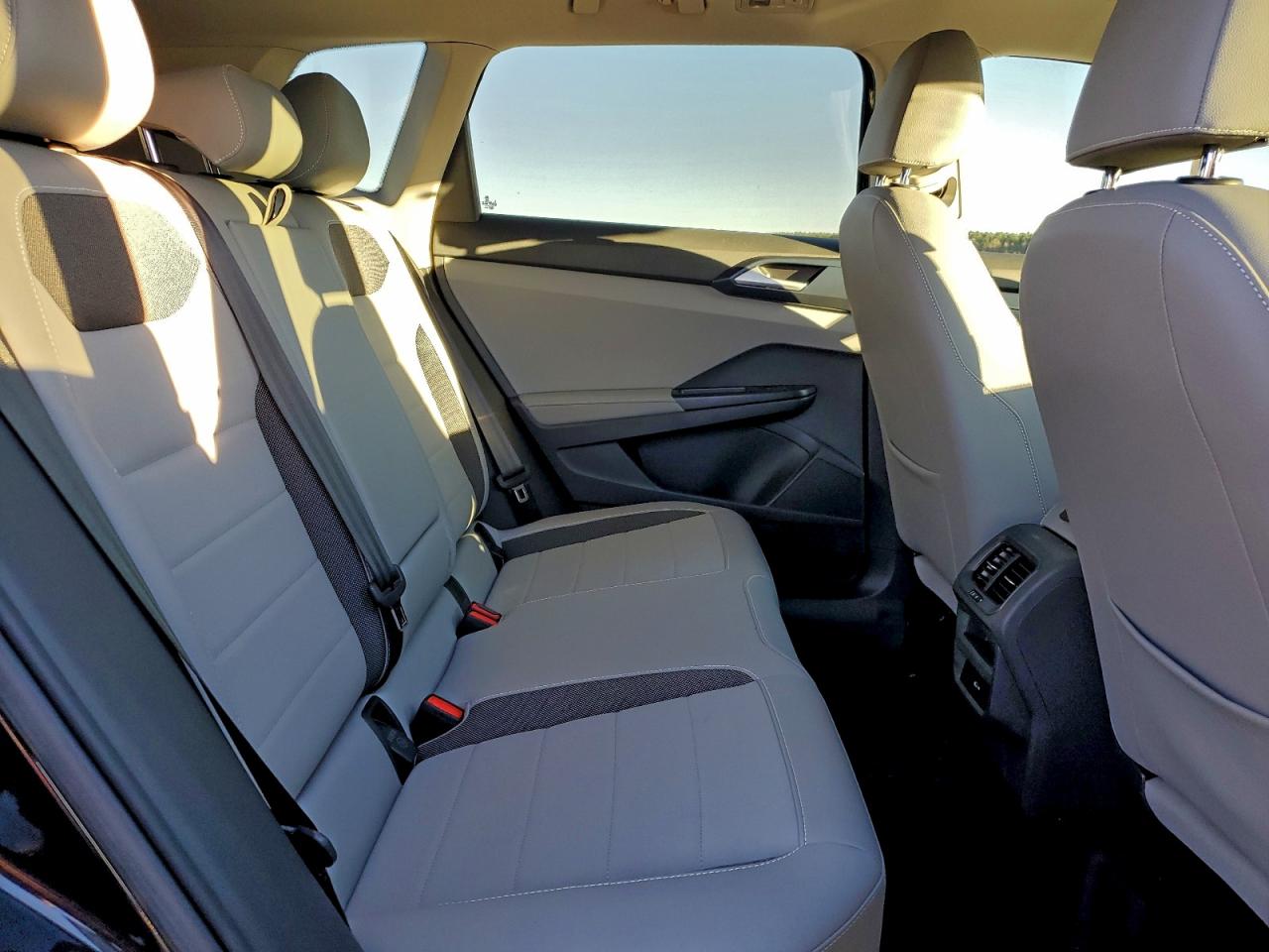 2024 VOLKSWAGEN TAOS SE photo 11