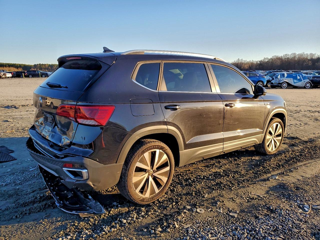 2024 VOLKSWAGEN TAOS SE photo 3