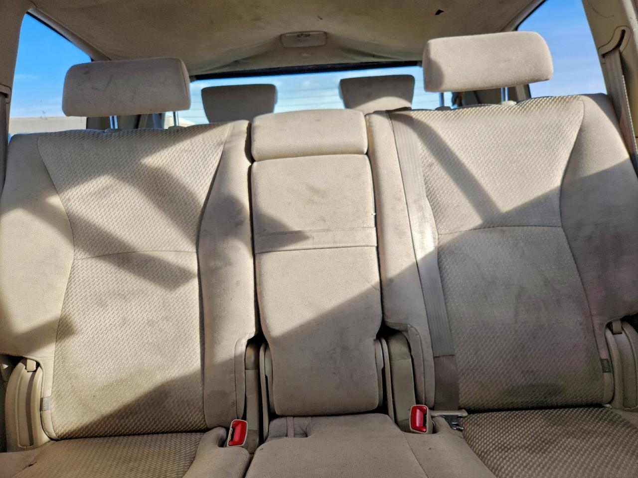 2004 TOYOTA HIGHLANDER BASE photo 10