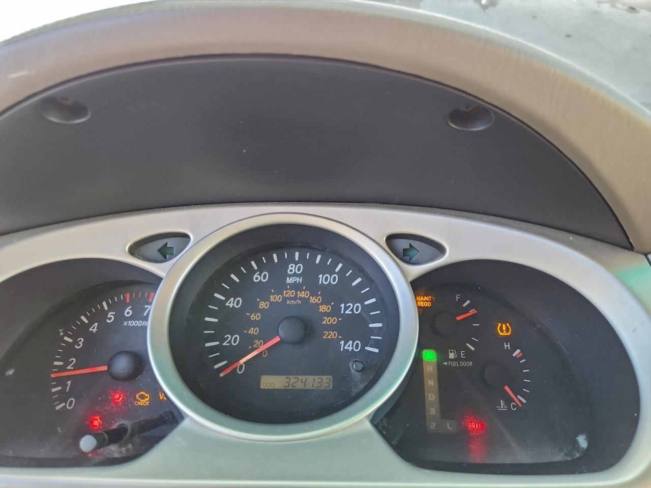 2004 TOYOTA HIGHLANDER BASE photo 9