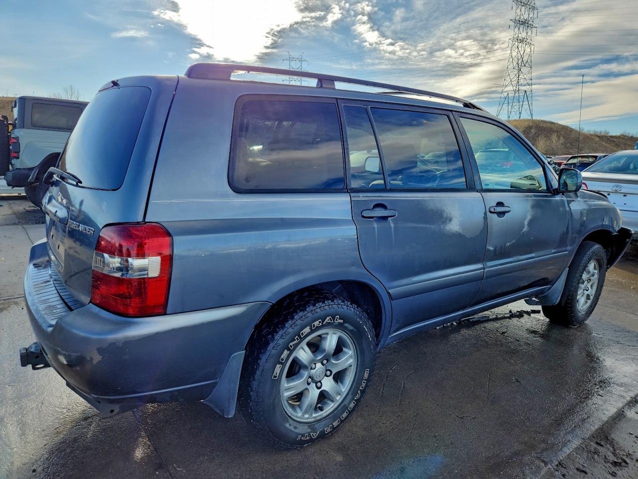 2004 TOYOTA HIGHLANDER BASE photo 3