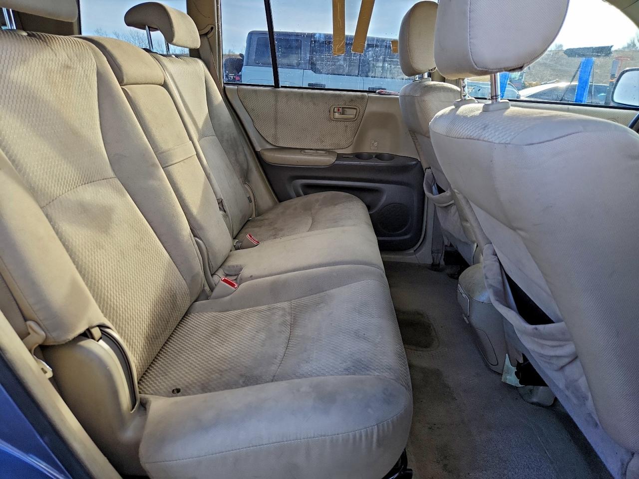 2004 TOYOTA HIGHLANDER BASE photo 11