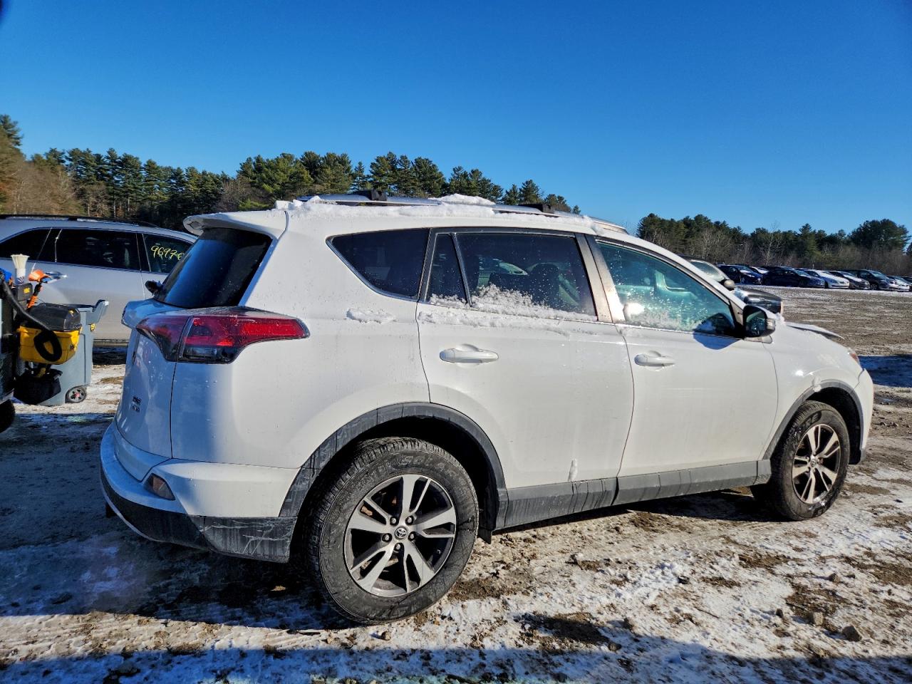 2016 TOYOTA RAV4 XLE photo 3